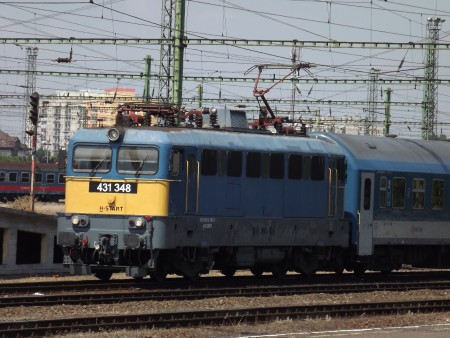 Jázmin IC érkezik Szolnokra.